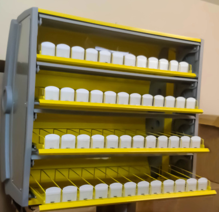 Диспенсер для сигарет четырехъярусный подвесной, 12 линий, 528 пачек