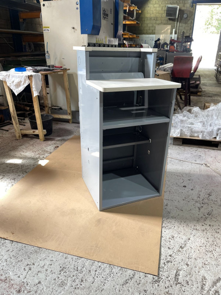 Кассовый бокс Тумба для ПВЗ высокая с креплением для монитора от производителя